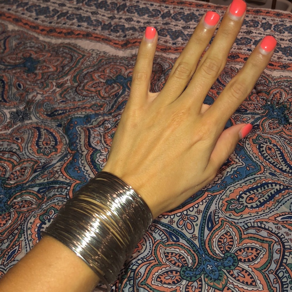 Express large wire bracelet